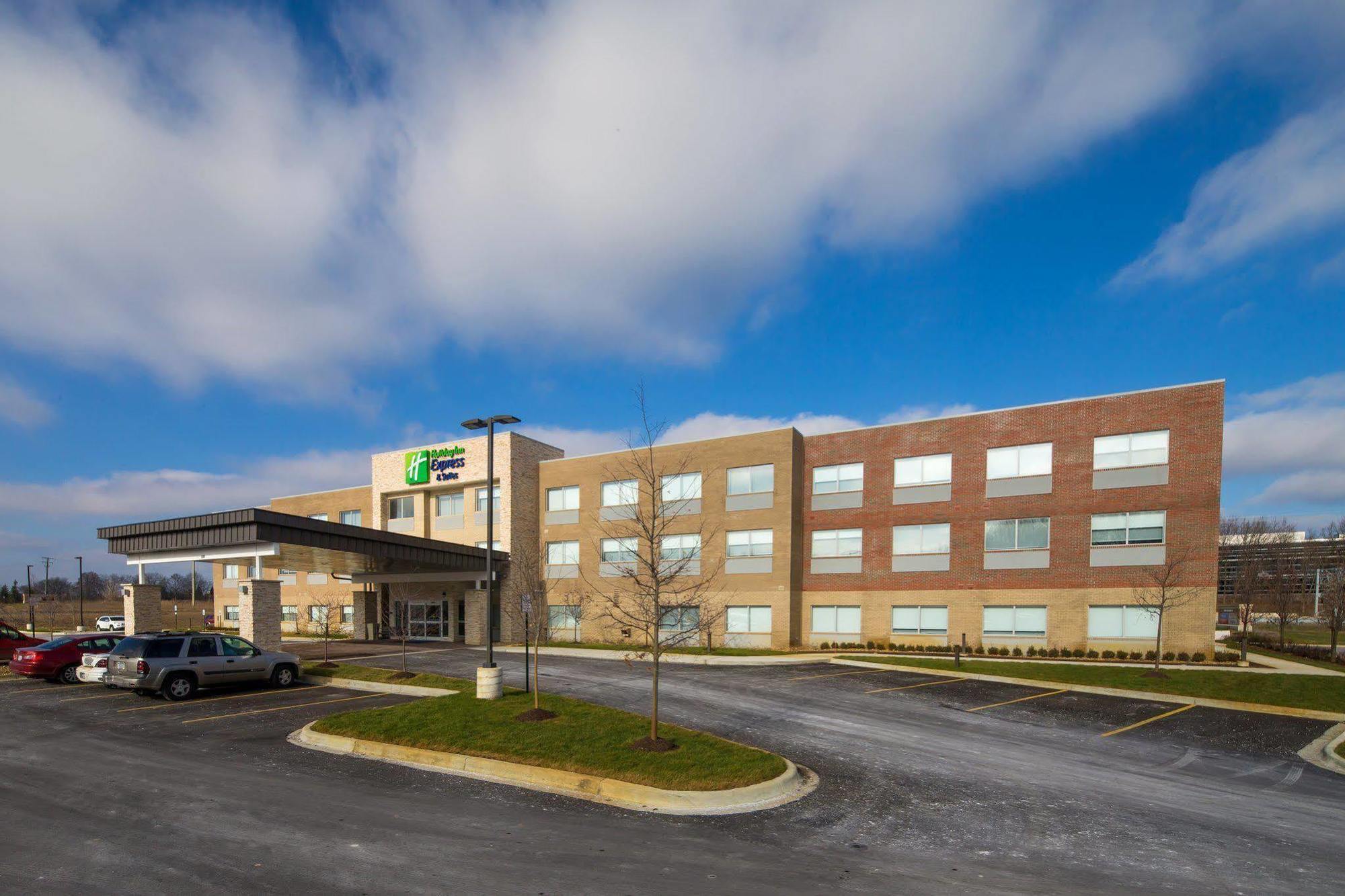 Holiday Inn Express & Suites Alpena - Downtown By Ihg Exterior photo